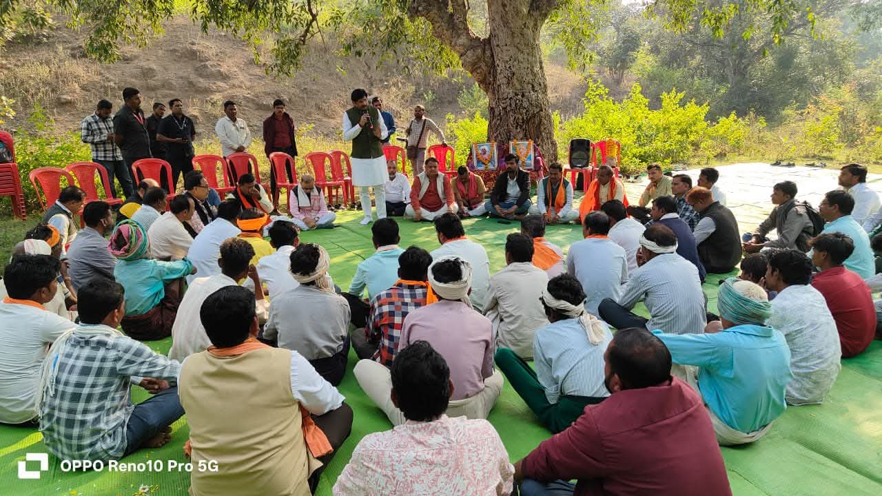 🚀🌳 पलायन रोकने की अनूठी पहल! भाजपा राष्ट्रीय संगठक वी. सतीश जी ने बड़वानी में ‘जनसहभागिता आजीविका मॉडल’ का किया निरीक्षण, सांसद डॉ. सोलंकी ने बताया ‘आय वृद्धि’ का ज़रिया
