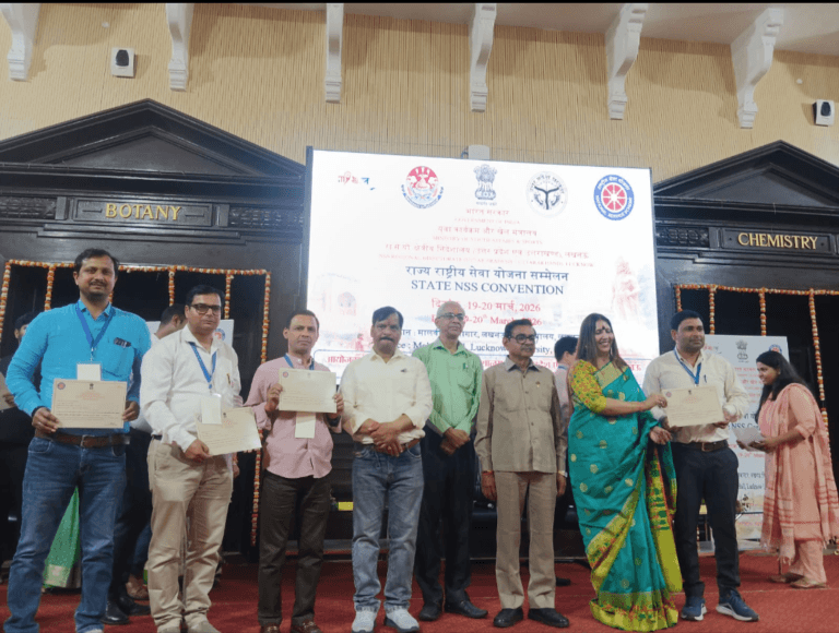 लखनऊ:राज्य स्तरीय एनएसएस सम्मेलन में आर डी इंजिनियरिंग कॉलेज के अस्सिटेंट प्रोफेसर अमित कुमार शर्मा को किया सम्मानित
