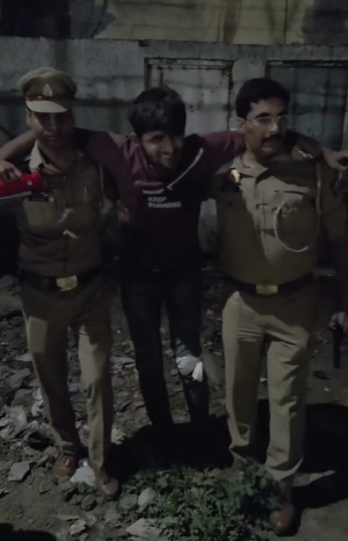 थाना साहिबाबाद पुलिस व बदमाश के बीच हुई मुठभेड़ के दौरान एक शातिर बदमाश गिरफ्तार, कब्जे से एक तमंचा व घटना में प्रयुक्त एक मोटरसाइकिल बरामद