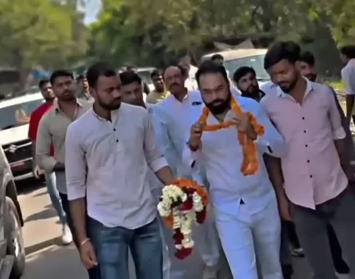 जेल से छूटते ही रेप आरोपी सुशील प्रजापति को शक्ति प्रदर्शन करना पड़ा भारी, मुरादनगर में भी FIR दर्ज