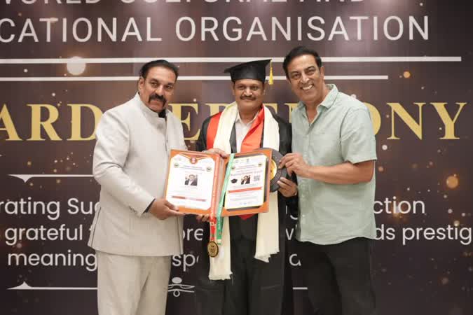 ‘समाजभूषण’ अनिल थोरात यांना ‘मानद डॉक्टरेट’ पदवी बहाल; अभिनेता बिंदू दारा सिंग यांच्या हस्ते विशेष गौरव